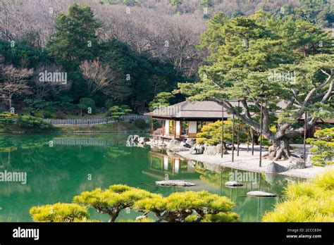 Das Ritsurin-Garten: Eine Oase der Ruhe und Schönheit in Takamatsu!