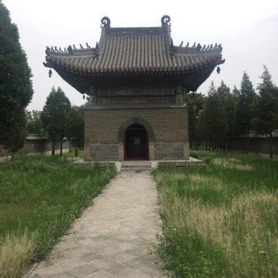 Das Mausoleum des Prinzen von Liaoyang -  Ein majestätisches Denkmal der Geschichte und Kultur!