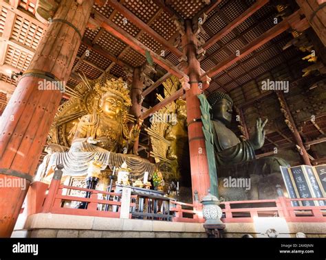  Das Tōdai-ji Tempel: Ein Gigant der buddhistischen Architektur und Heimat des Großen Buddha