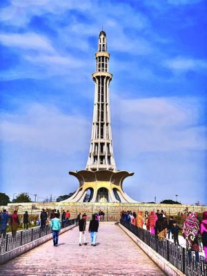 Der Minar-e-Pakistan: Ein imposantes Wahrzeichen der Geschichte und des Fortschritts!