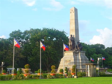 Der Plaza Rizal - Ein historischer Treffpunkt für alle Lebenslagen!