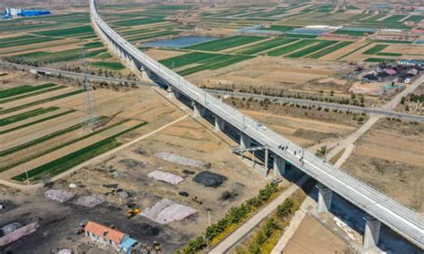 Der Rainbow Bridge von Rongcheng - Ein Symbol der Verbindung und farbenfroher Anblick!