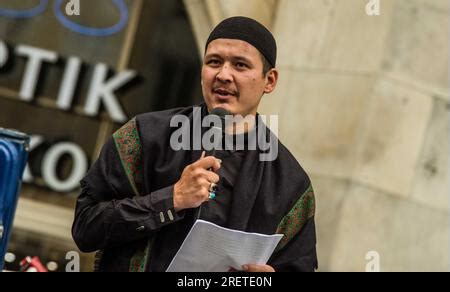 Der Tugu Zainal Abidin - Eine Hommage an die Vergangenheit in Tanjungpinang!