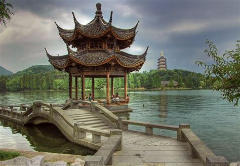 Der Westlake Pavillon - Ein verstecktes Juwel der chinesischen Architektur und ein idealer Ort für romantische Spaziergänge!