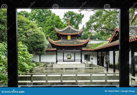 Der Yuelu-Pavillon – Ein malerischer Rückzugsort mit historischem Charme!