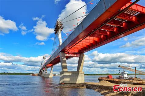  Die Heilongjiang-Flussbrücke: Eine monumentale Verbindung über das pulsierende Herz der Stadt