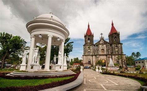 Die Kathedrale von Iloilo: Ein historisches Juwel mit tropischem Flair!