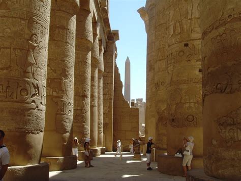 Die Labyrinthine Ruinen von Luxor Tempel: Ein Blick in die Vergangenheit!