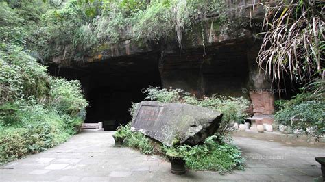  Die Longtou Shan Grotten - Ein verstecktes Wunder der chinesischen Geschichte!