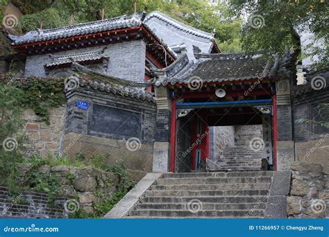  Die Qianshan-Schlucht: Ein Labyrinth aus uraltem Gestein und atemberaubenden Ausblicken!