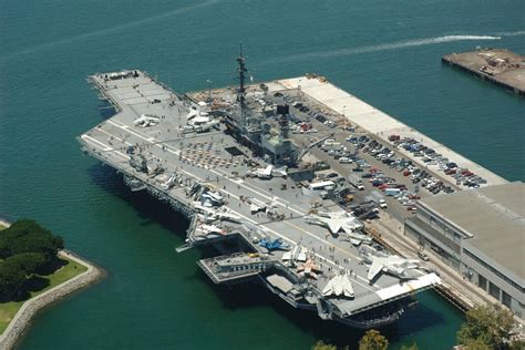 Die USS Midway: Ein schwimmender Gigant voller Geschichte und Abenteuer!