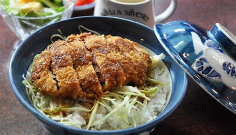 群馬 ソースカツ丼 - その魅力と地域文化の交差点