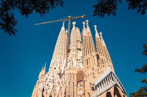 Die Sagrada Família: Ein monumentales Meisterwerk und eine unvollendete Vision!