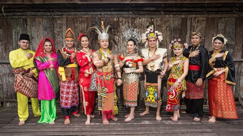  Der Sarawak Cultural Village: Ein lebendiges Kaleidoskop der malaysischen Kultur!