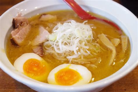 高田馬場駅 ラーメン - なぜか駅のホームでラーメンを食べたくなる理由